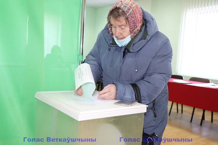 vetkovski_raion_referendum_dosrochnoe_22_02-9 Ветковчане голосуют досрочно: начало дня на участке для голосования №12 было достаточно активным 