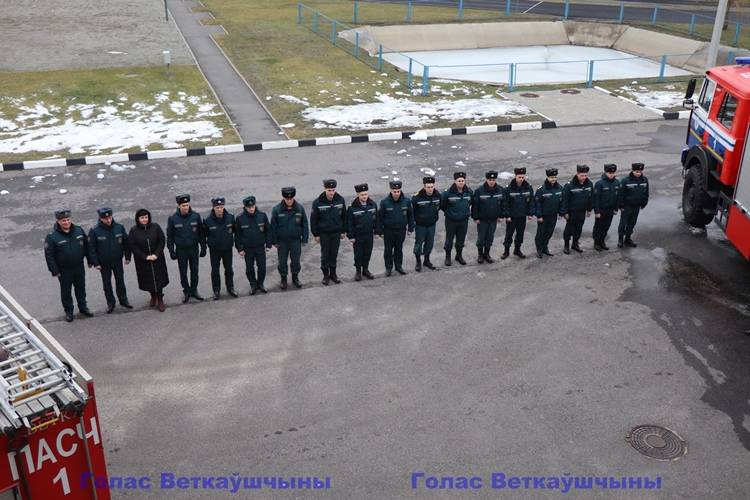 vetkovski_raion_rochs_den_zashitnika_23_02 Концерт под открытым небом: сотрудников Ветковского РОЧС с Днём защитников Отечества поздравили работники культуры и Белорусский союз женщин