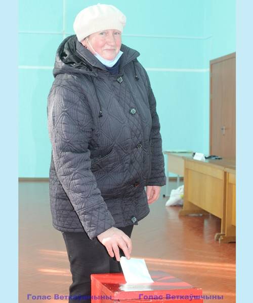 vetkovski_raion_xalch_referendum_22_02-5 Начало предварительного голосования на избирательном участке №9 д.Хальч традиционно положили пенсионеры.