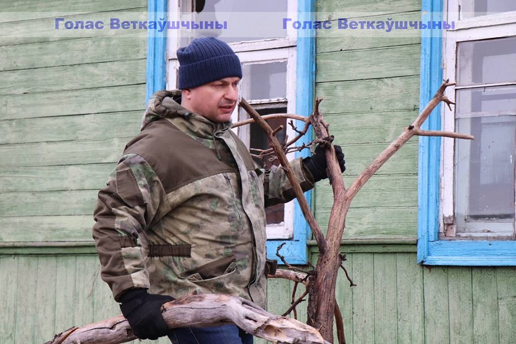 img_0096-1024x683 Ветковский райисполком и районный Совет депутатов проводят санитарную очистку древесно-кустарниковой растительности на участке рядом с новостройкой в центре города