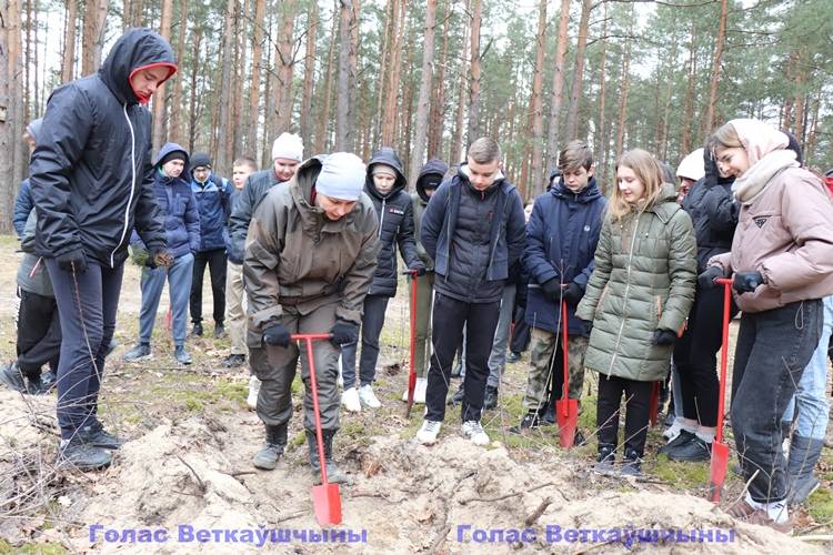 img_0114 28 марта впервые на территории Ветковского спецлесхоза начал свою работу Студенческий экологический отряд "Луч" имени Героя Советского Союза Буйневича Павла Николаевича