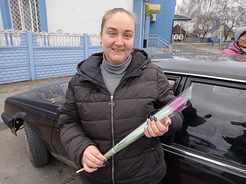 img_20220308_120346 Сегодня в Ветке сотрудники ГАИ дарили женщинам-водителям цветы, шоколад и пожелания безаварийной езды