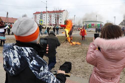 img_9750 На Красной площади в Ветке праздновали Масленицу