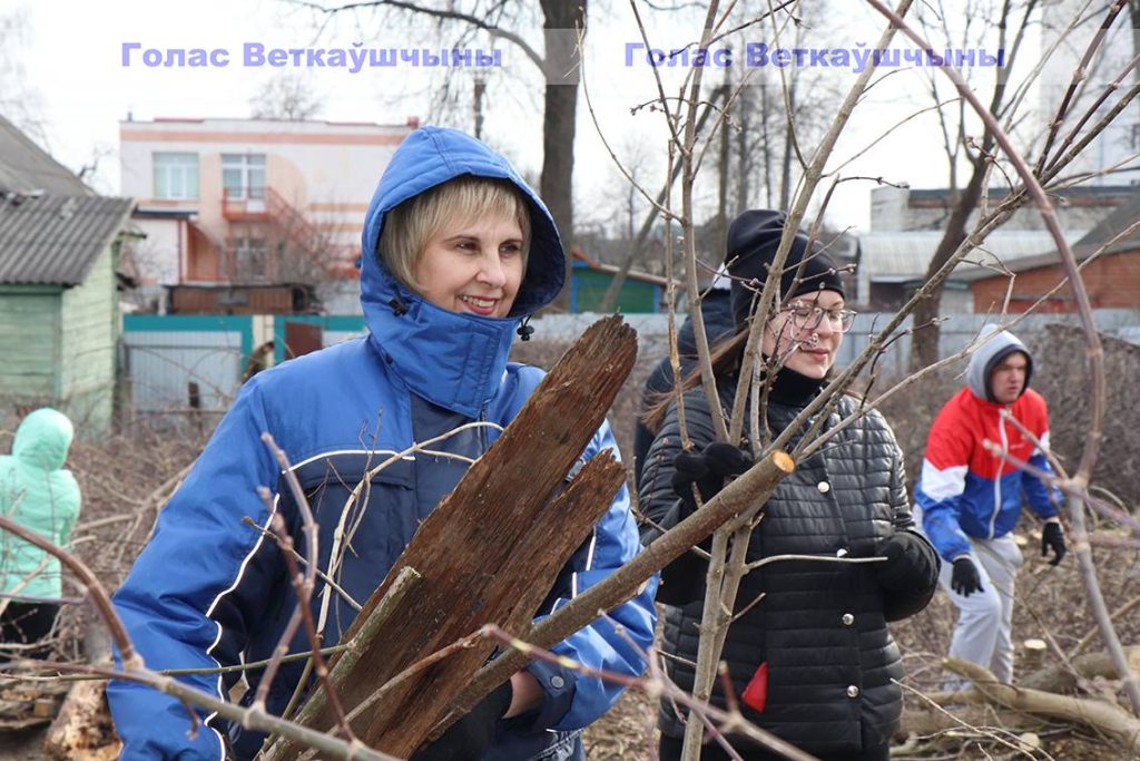 img_9839-1024x683 Ветковский райисполком и районный Совет депутатов проводят санитарную очистку древесно-кустарниковой растительности на участке рядом с новостройкой в центре города