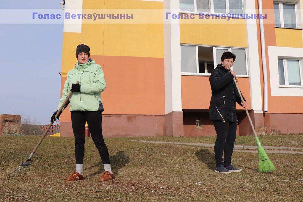 img_9885-1024x683 Коллективы организаций наводили порядок на городских улицах