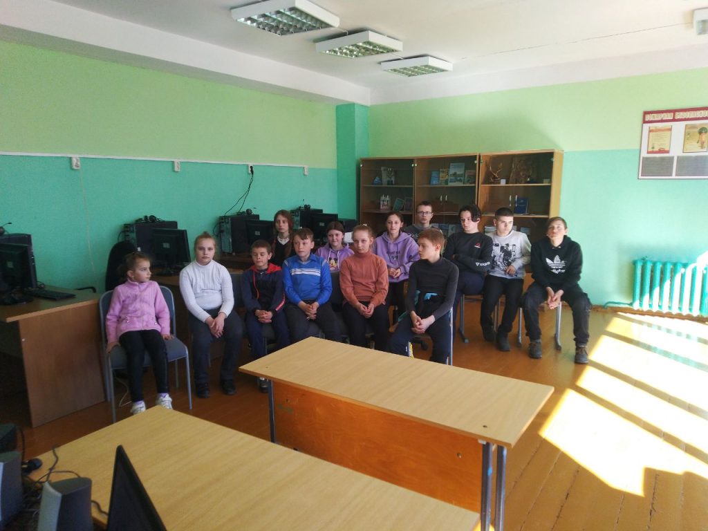 photo_2022-03-22_15-06-33-1024x768 В Яновской школе для учащихся 2–9 классов  прошёл единый урок «О чем звонят колокола Хатыни?