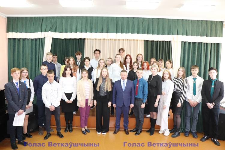 vetkovski_raion_starsheklassniki_18_03 Сегодня ветковские школьники общались с председателем Ветковского райисполкома Павлом Силивончиком. Глава района принял участие в заседании Совета старшеклассников