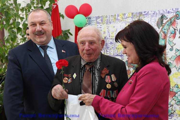 vetkovski_raion_veterani_24_03-2 В рамках празднования 35-летия ветеранской организации ветеранам труда вручили подарки от Белой Руси