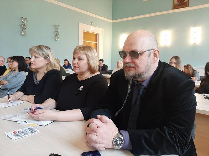 20220406_112227 В Гомеле представители средств массовой информации и власти встретились, чтобы уточнить механизмы эффективного взаимодействия, обсудить вопросы государственной информационной политики и поделиться опытом работы в современном интернет-пространстве