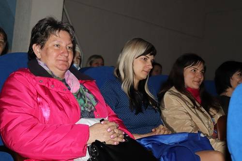 img_0192 В Ветковском центре культуры и народного творчества по случаю Дня единения народов Беларуси и России прошёл праздничный концерт