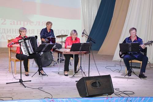 img_0213 В Ветковском центре культуры и народного творчества по случаю Дня единения народов Беларуси и России прошёл праздничный концерт