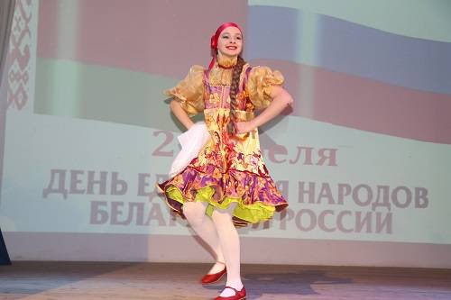 img_0232 В Ветковском центре культуры и народного творчества по случаю Дня единения народов Беларуси и России прошёл праздничный концерт