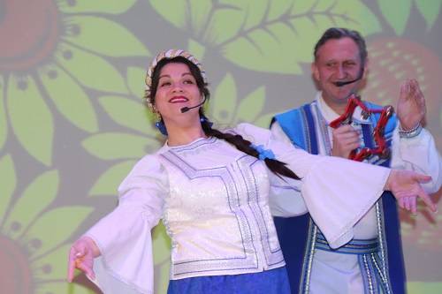 img_0243 В Ветковском центре культуры и народного творчества по случаю Дня единения народов Беларуси и России прошёл праздничный концерт