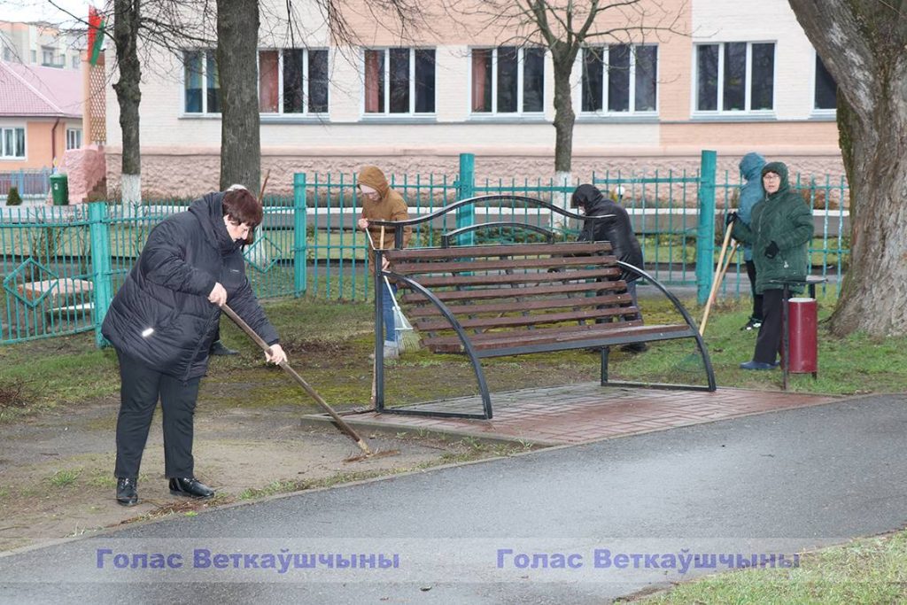 img_0894-1024x683 Сегодня излюбленное место отдыха ветковчан — территория озера Ставок — стала ещё чище и ухоженнее