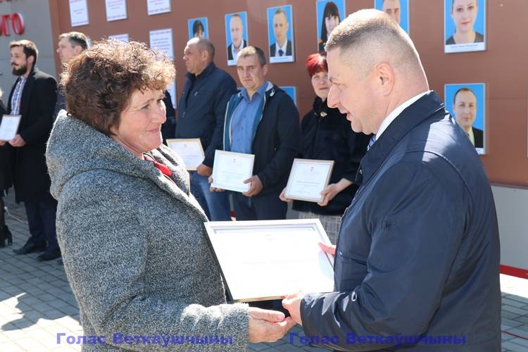img_1157 Обновлённая Доска почёта открылась в Ветке в канун Праздника труда