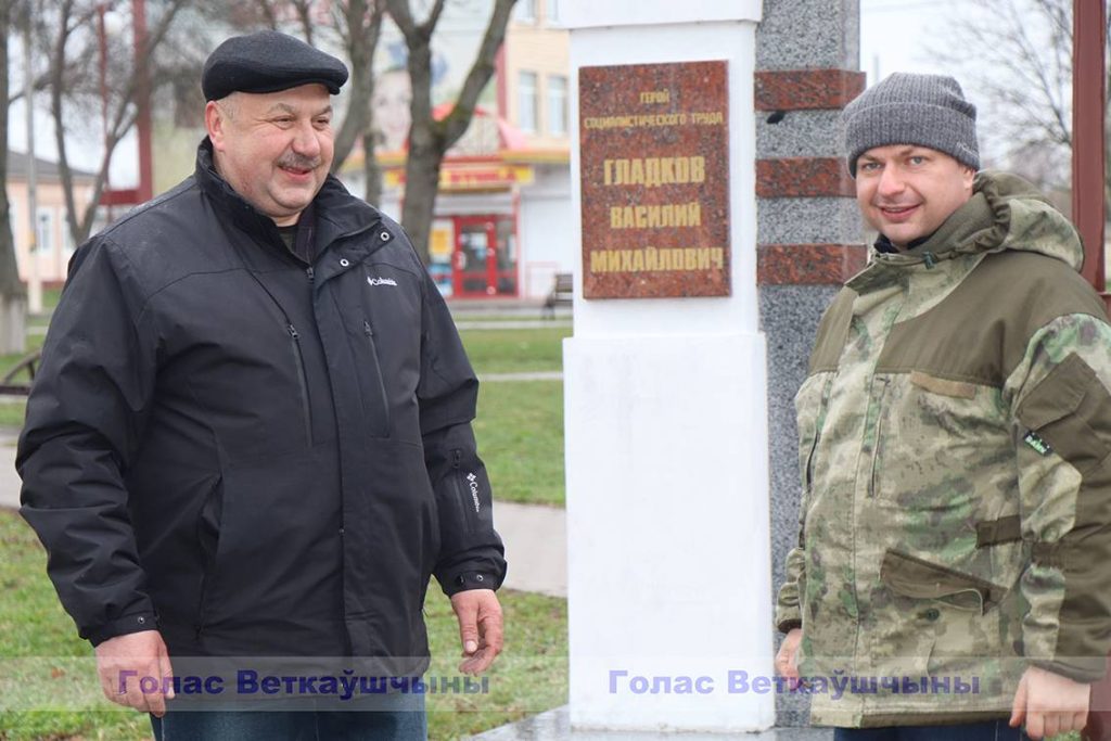 img_1162-1024x683 В Год исторической памяти на Аллее героев на Красной площади появилась ещё одна аллея - кленовая. Первое дерево посадили глава района Павел Силивончик и глава депутатского корпуса Виктор Масейков