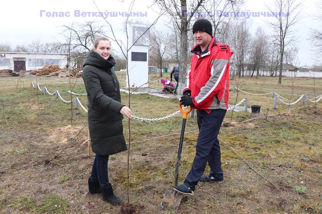 img_1274-1024x683 Важными объектами внимания участников субботника стали места воинской славы и мемориалы жертвам фашизма