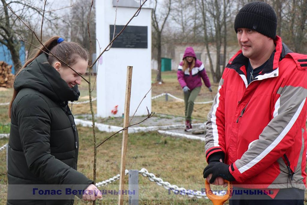 img_1286-1024x683 Важными объектами внимания участников субботника стали места воинской славы и мемориалы жертвам фашизма