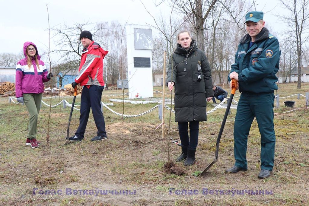 img_1313-1024x683 Важными объектами внимания участников субботника стали места воинской славы и мемориалы жертвам фашизма