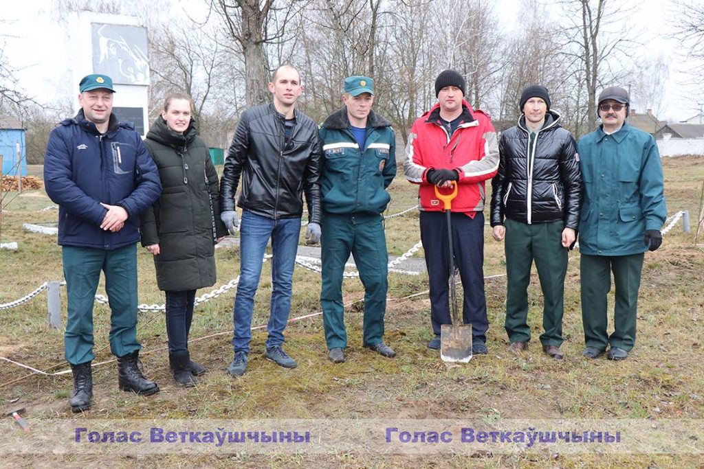 img_1325-1024x683 Важными объектами внимания участников субботника стали места воинской славы и мемориалы жертвам фашизма