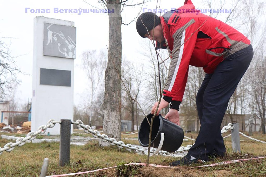 img_1326-1024x683 Важными объектами внимания участников субботника стали места воинской славы и мемориалы жертвам фашизма