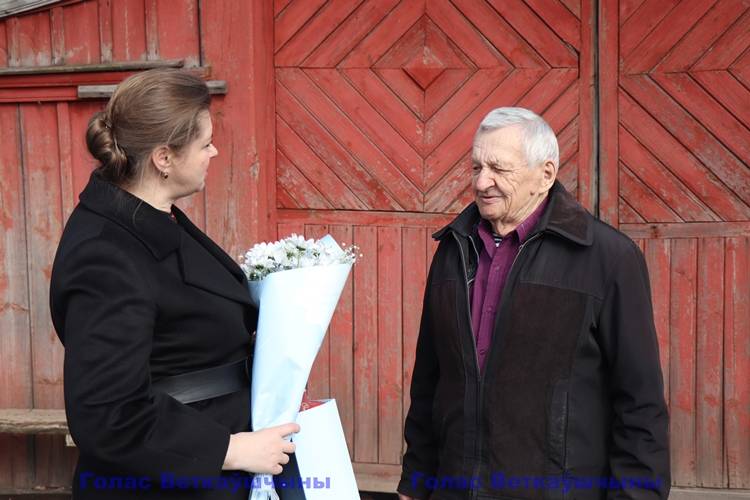 vetkovski_raion_griskov_15_04-2 Сегодня ветерану Великой Отечественной войны Михаилу Гавриловичу Гриськову — 95. С юбилеем ветковчанина поздравили заместитель председателя райисполкома Наталья Дорошевич и директор ЦСОН Елена Новикова