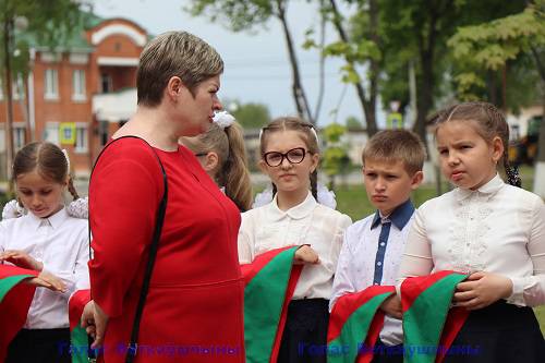 img_3369 В год 100-летия пионерского движения сотне ребят повязали пионерские галстуки и прикололи значок октябрёнка