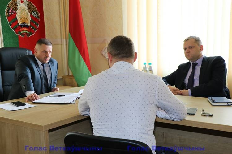 vetkovski_raion_den_soveta_danilovichi_13_05-7 В рамках Дня Совета председатель Ветковского райисполкома Павел Силивончик и прокурор района Роман Фурс провели приём граждан в Даниловичах