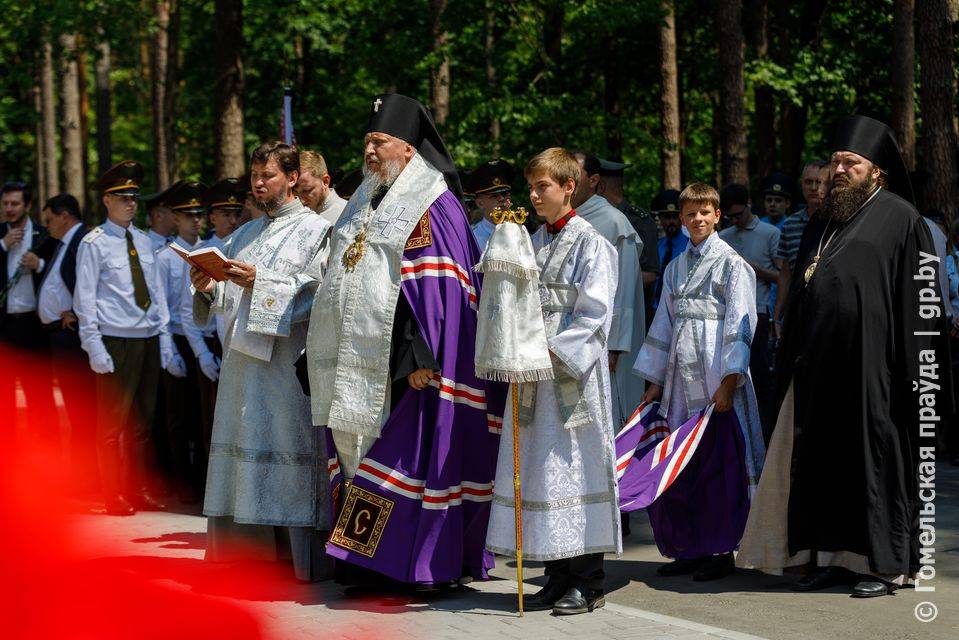en6uwhv3dxxmjya7w55lhhr1zy9s2568 В чёнковском лесу под Гомелем перезахоронили останки 489 человек, расстрелянных в годы Великой Отечественной войны