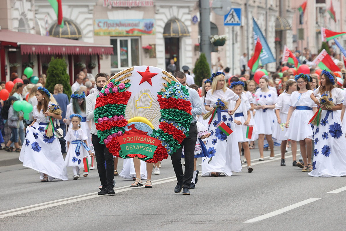 День белоруссии. День независимости Беларуси 2014. Беларусь люди. Государственные праздники. Национальные праздники США день независимости.