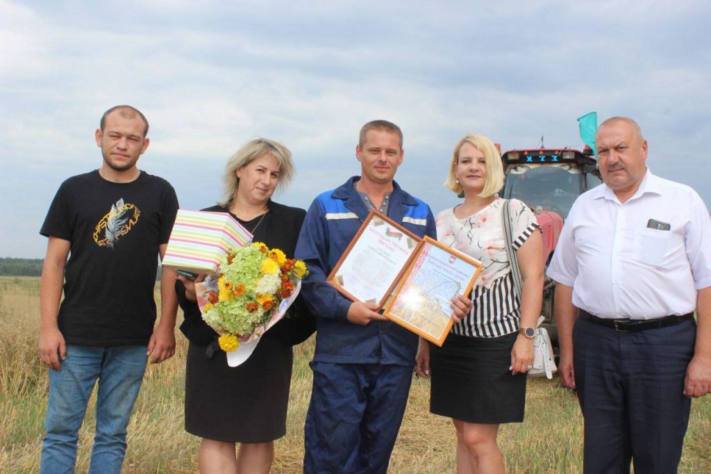4-1024x683 На полях Ветковщины снова чествовали водителя-тысячника