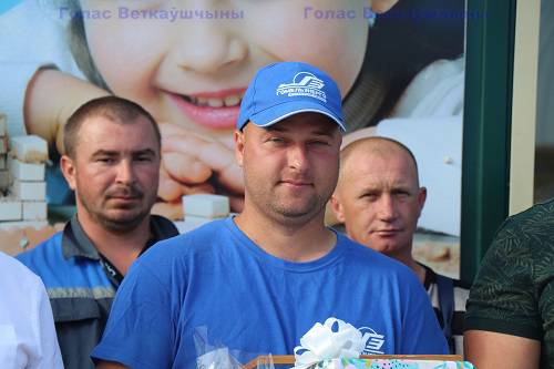 vetkovski_raion_-1-4 Первый водитель-тысячник на жатве-2022 принимал поздравления