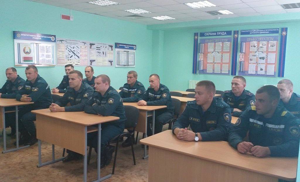 4j На открытом уроке "Историческая память — дорога в будущее" побывали спасатели