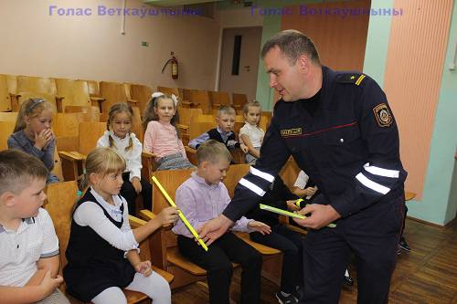 vetkovski_raion_deti-1-8 Ветковская ГАИ вручила школьникам фликеры