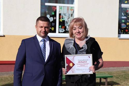 vetkovski_raion_zvonok-1-5 В День знаний глава района посетил Хальчанскую базовую школу