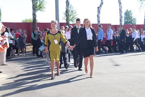 vetkovski_raion_zvonok-1-6 В День знаний глава района посетил Хальчанскую базовую школу