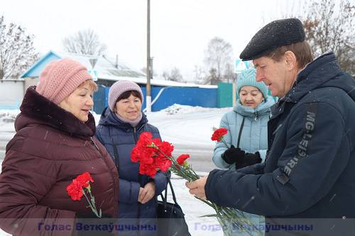 vetkovski_raion_veterany-1-2 Актив Гомельского городского Совета ветеранов возложил цветы к братской могиле советских воинов