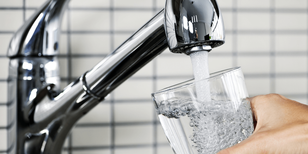 voda-iz-krana-1024x512 Коммунальники устранили аварию на водоканализационном объекте в Ветке