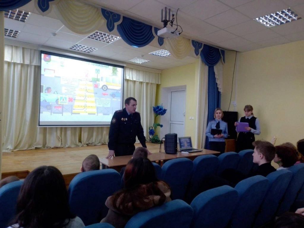 2-4-1024x768 Сотрудники отделения ГАИ Ветковского РОВД провели профилактическую акцию "Безопасноть пешехода"
