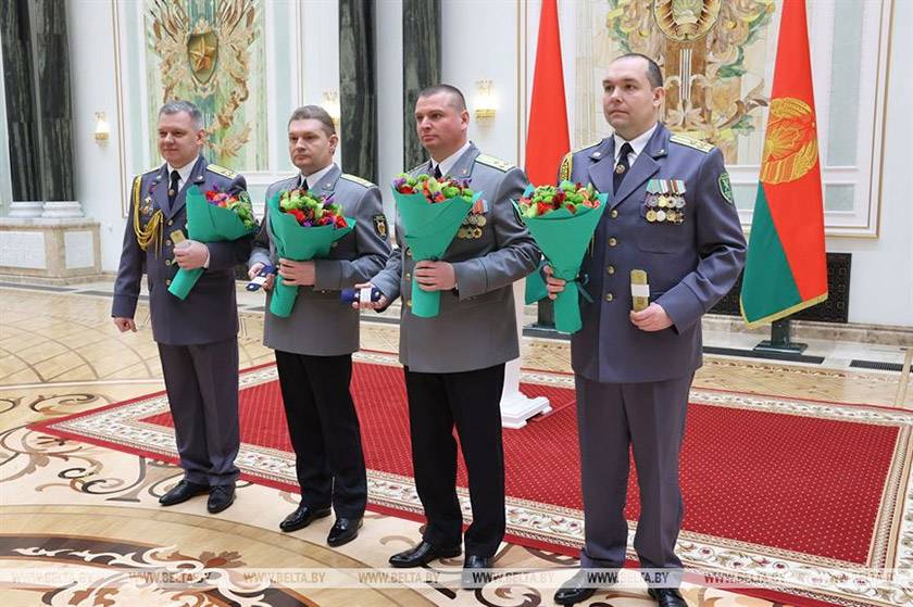 000019_4fc7ab74147bb8f143258928000ab25f_222137 Александр Лукашенко вручил госнаграды самым успешным женщинам и генеральские погоны самым мужественным воинам