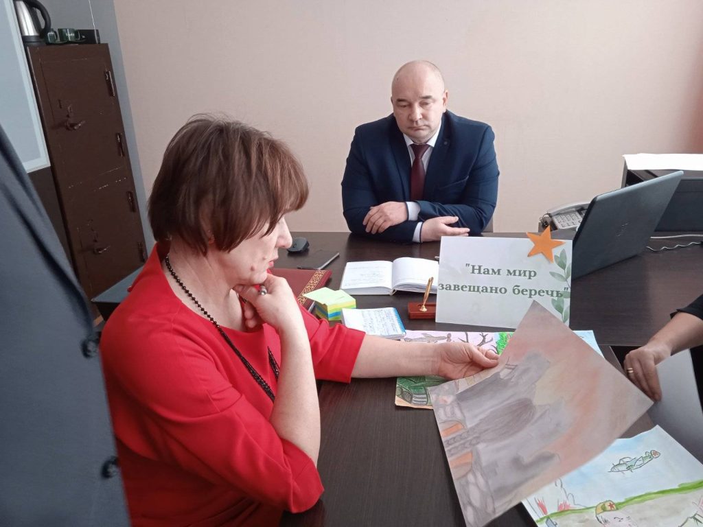 vetkovski_raion_konkurs-1-3-1024x768 Подведение итогов районного этапа Республиканского конкурса детского рисунка "Нам мир завещано беречь!"