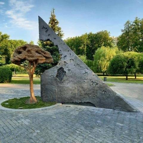9ian4chgucc В городской школе собирают монеты для памятника