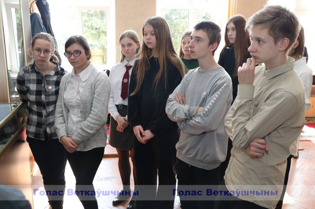 vetkovski_raion_uzniki-1-5-1024x682 Ветковские школьники посетили экспозицию посвящённую геноциду Ветковщины в годы ВОВ
