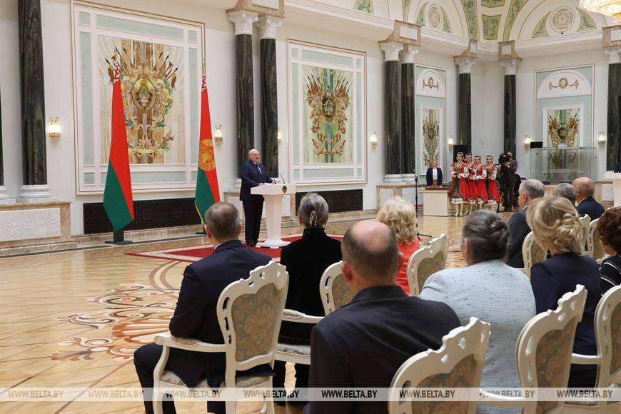 000019_f78a79c6683eebe4432589a6002b1a3d_943458 Лукашенко в преддверии Дня Победы вручил государственные награды