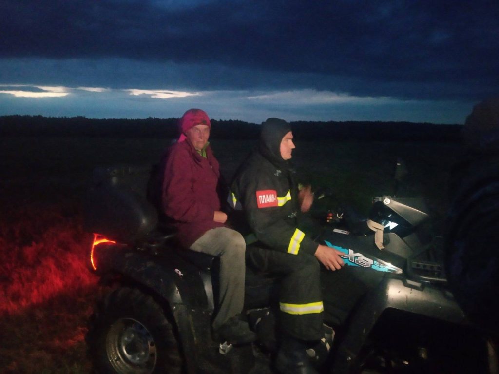 4-4-1024x767 Две женщины заблудились в лесах между Яново и Столбуном. На помощь им пришли спасатели