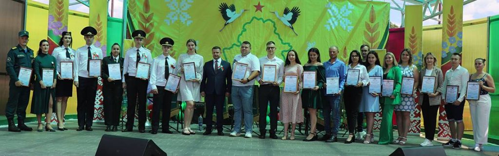 img_7510a-1024x321 Вручены награды ветеранам труда и молодым профессионалам