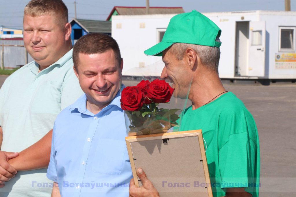 vetka_vetkovskij_raion_-zatva-1-7-1024x683 Владимир Чушев из ОАО "Хальч" — первый водитель-тысячник на жатве-2023 в Ветковском районе