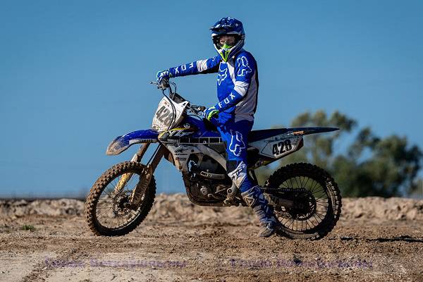 vetka_vetkovskij_raion_motokross_2023-1-4 Позади — крутой поворот