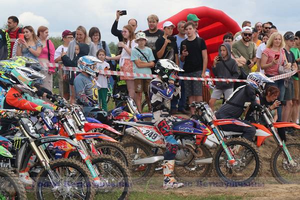 vetka_vetkovskij_raion_motokross_2023-1-5 Позади — крутой поворот