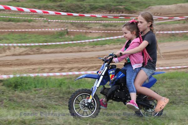 vetka_vetkovskij_raion_motokross_2023-1-9 Позади — крутой поворот